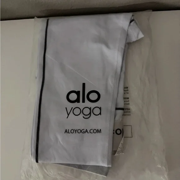 ALO Yoga White and Black Trim Sports Bra - Picture 2 of 3